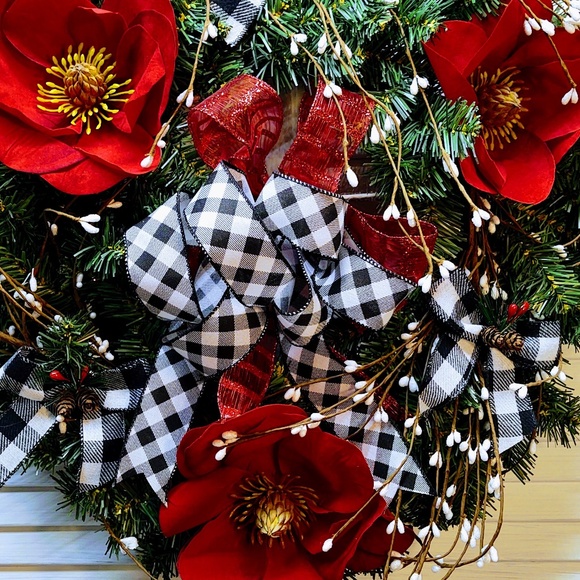 HAND CRAFTED CHRISTMAS MAGNOLIA WREATH 20" - Picture 2 of 9